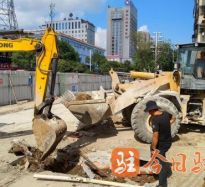 黑屌肏白屄視高温下的坚守｜道路建设者用汗水铺就畅通路